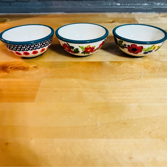 The Pioneer Woman Kitchen Bundle: Spatula, Spoon Rest, & 3 Small Condiment Bowls - Picture 9 of 12
